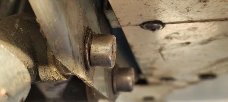 Verbogene Fahrwerksschraube C42